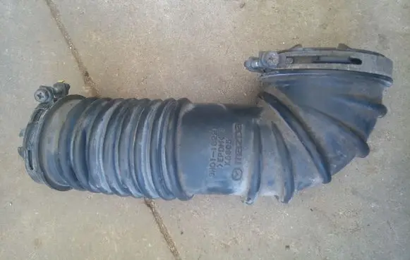 Mazda 3 II Air intake hose/pipe SH0113221