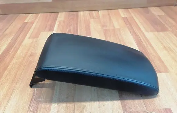 Peugeot 407 Armrest 7589F3