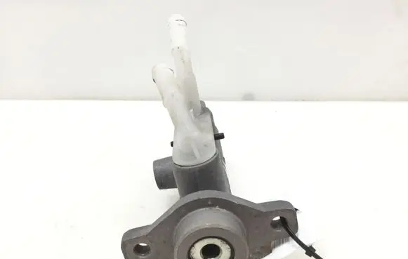 Nissan Almera Tino Master brake cylinder 22157879