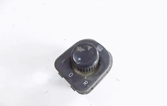 Volkswagen PASSAT B6 Wing mirror switch