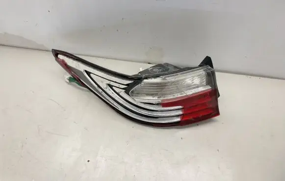 Lexus ES 300h Tailgate rear/tail lights 8156133570
