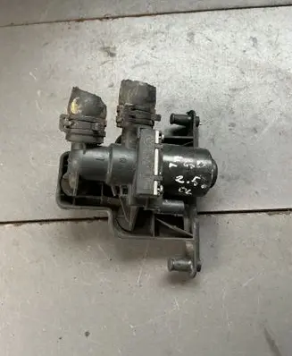 BMW 5 E60 E61 Coolant heater control valve 6920226 1147412174