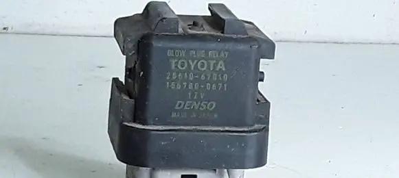 Toyota Avensis Verso Glow plug pre-heat relay 2861067010 1567000671