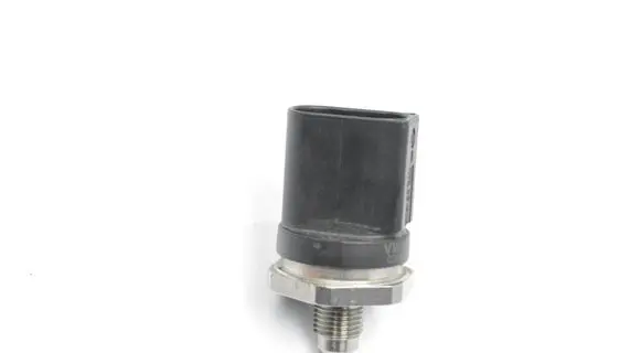 Volkswagen Tiguan Fuel pressure sensor 06J906051F
