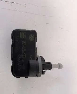 Headlight level adjustment motor