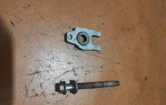 Renault Trafic III (X82) Fuel Injector clamp holder 