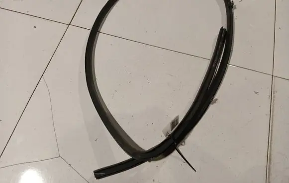 Nissan Micra Rubber seal front coupe door 