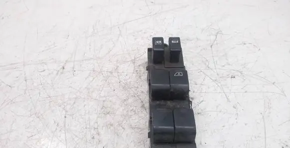Subaru Outback Electric window control switch 157526
