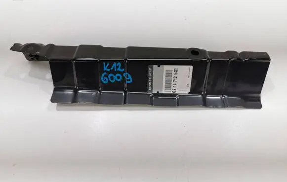 Renault Duster II Fender mounting bracket 631471254R