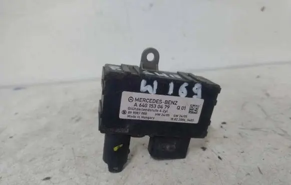 Mercedes-Benz A W169 Glow plug pre-heat relay A6401530479