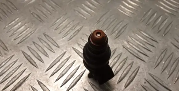 Audi A4 S4 B5 8D Fuel injector 058133551A
