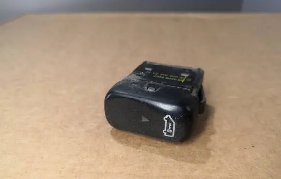 Mercedes-Benz Vito Viano W638 Central locking switch button 0065452107 32080407