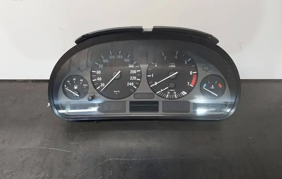 BMW 5 E39 Speedometer (instrument cluster) 8381195 62118381195
