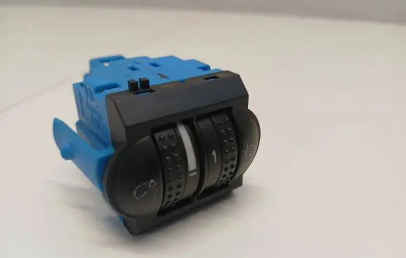 Volkswagen Touareg I Headlight level height control switch 7L6941333F