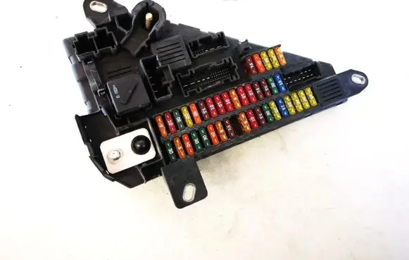 BMW 5 E60 E61 Fuse box set 913883001 518956057