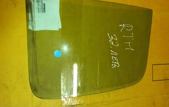 Rear vent window glass