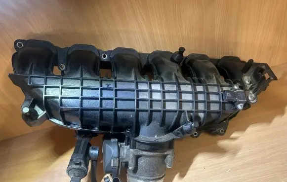 BMW X3 F25 Intake manifold 11617576911