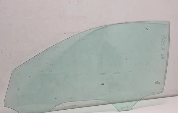 Volkswagen PASSAT B5.5 Front door window glass four-door