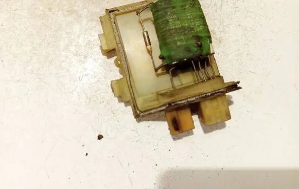 Volkswagen PASSAT B4 Heater blower motor/fan resistor 881044934