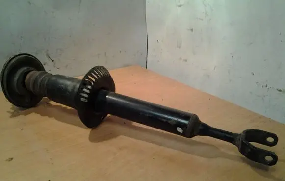Volkswagen PASSAT B5 Front shock absorber/damper 3B0413031A