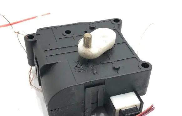 Toyota Avensis T250 Air flap motor/actuator 113800-2051