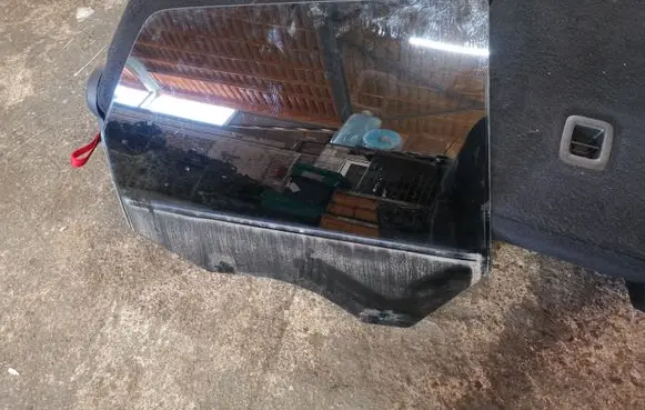 Rear door window glass