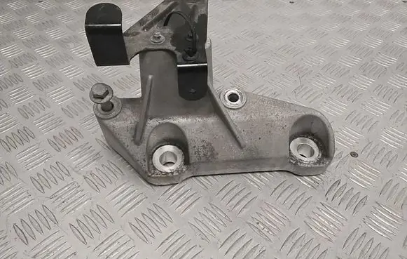 Polestar 2 Engine mounting bracket 31686306