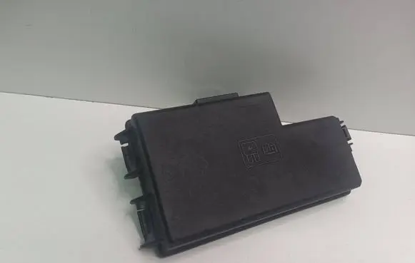 Ford Mustang VI Fuse box cover 