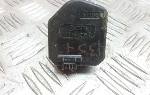 Volkswagen PASSAT B5.5 Headlight level adjustment motor 1J0941295C