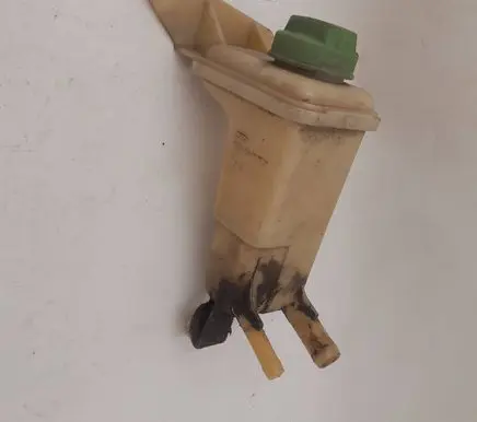 Volkswagen PASSAT B5 Power steering fluid tank/reservoir 8D0422373C