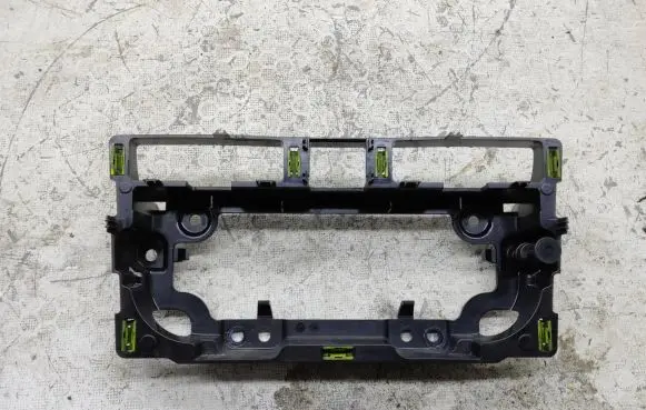 Radio/GPS head unit trim