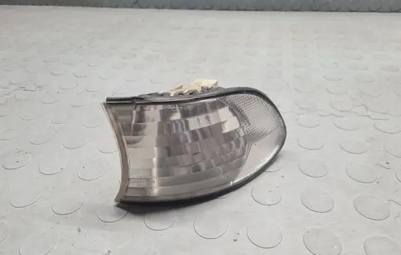 BMW 7 E38 Front indicator light 01707911