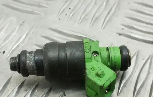 Audi A4 S4 B6 8E 8H Fuel injector 078133551BB