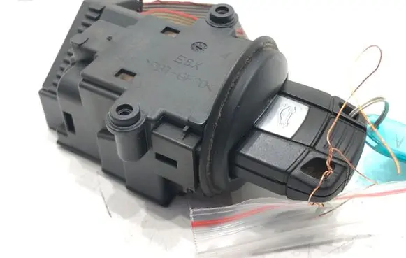 BMW 5 E60 E61 Ignition lock 6954722