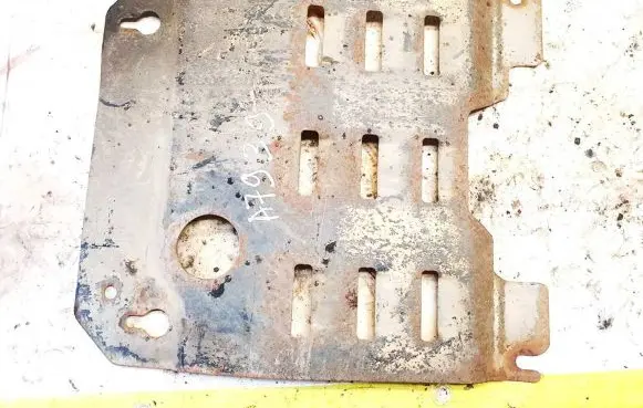 Isuzu D-Max Engine splash shield/under tray