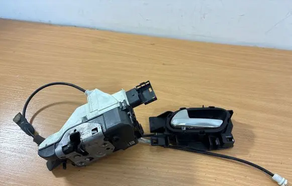 Peugeot 3008 I Front door lock A02323 2529A0854J5