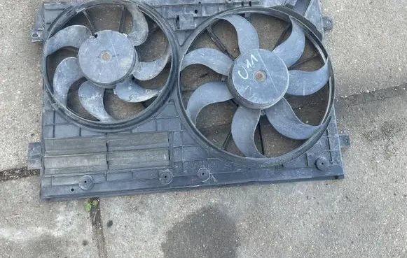 Volkswagen Jetta VI Radiator cooling fan shroud
