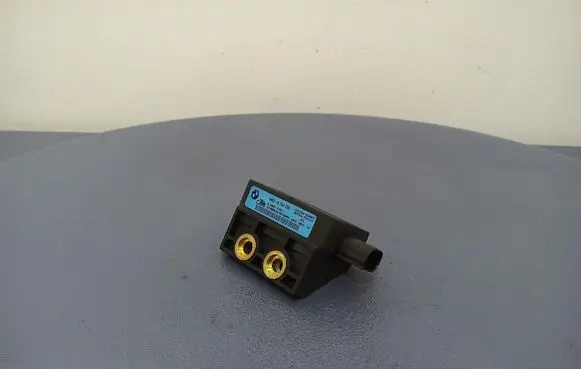 BMW 3 E46 ESP acceleration yaw rate sensor 6754289