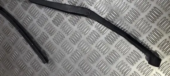 Toyota Avensis Verso Front wiper blade arm 6469