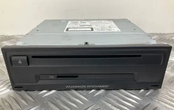 Volkswagen Golf VII Radio/CD/DVD/GPS head unit 5G0035820A