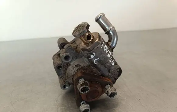 Volkswagen Touareg I Power steering pump