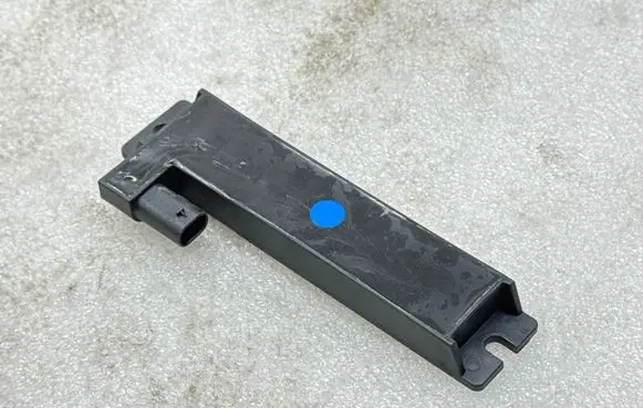 Tesla Model X Keyless system antenna 104312900B X12069008R1 21670