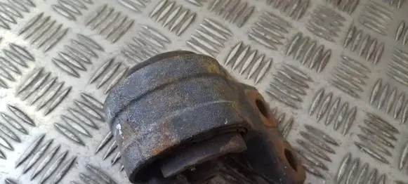 Mazda MX-3 Engine mount bracket