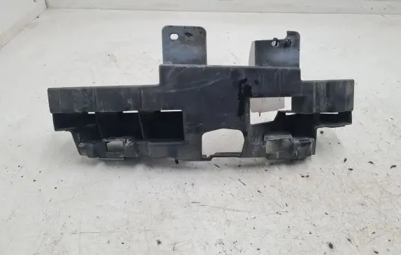 Ford C-MAX I Front bumper mounting bracket 3M5117E856