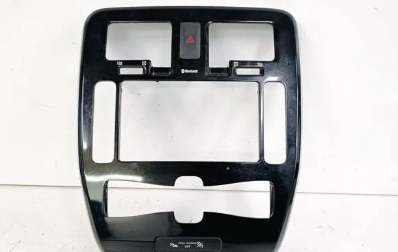 Radio/GPS head unit trim