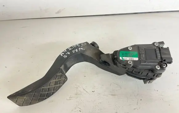Audi A4 S4 B7 8E 8H Accelerator throttle pedal 8E2721523J