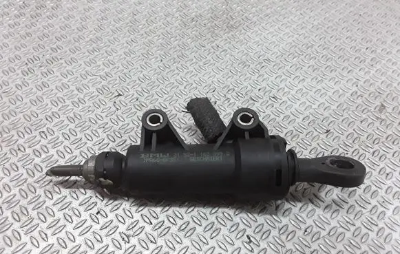 BMW 3 E46 Clutch master cylinder 215211638992