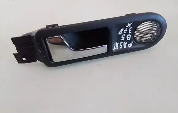 Volkswagen PASSAT B5 Front door interior handle 3B0839113