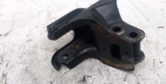 Honda Civic Engine mounting bracket