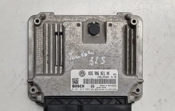 Volkswagen Touran I Engine control unit/module 03G906021HK 0281013683